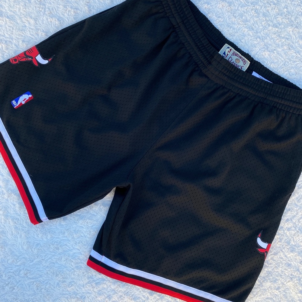 Mitchell & Ness 97-98 black Chicago Bulls Swingman basketball Shorts
